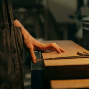 MENUISIER FABRIQUANT H/F
